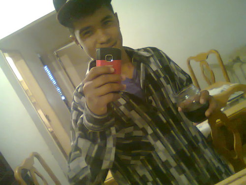 sou alegre e um pouco arrogante com quem é falço cmg,sou divertido meu signo é #canser e amo a taynara pacheco,