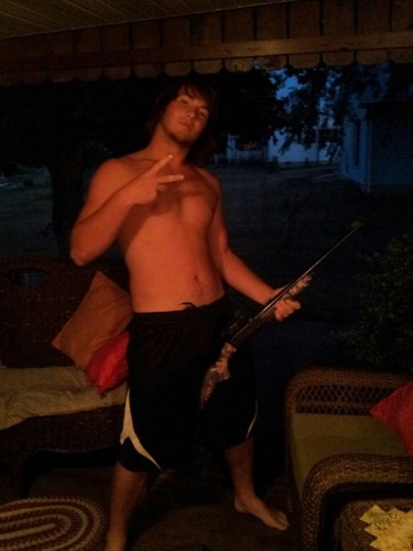 Names Logan Owens, i talk shit and take names. Got a problem with me, step up. Lil boosie is my homie. If your a 6.8 or above, hmu.