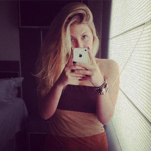 Eu me ultrapasso mesmo sem o delírio, sou mais do que eu, (...) Quem sou? Bem, isso já é demais.
