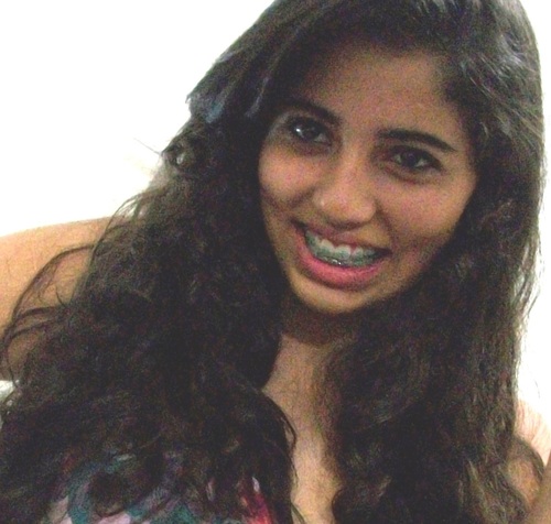 Sou uma pessoa feliz, amo muito a vida e dela sou aprendiz; mas como qualquer um, possuo imperfeições; pelo menos  busco, a cada dia, tornar-me alguém melhor.