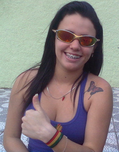 Ela é estilo arlequina ... ♪ 
msn: paulinha_danada1795@hot... 
contato: 8137-2398 ;*