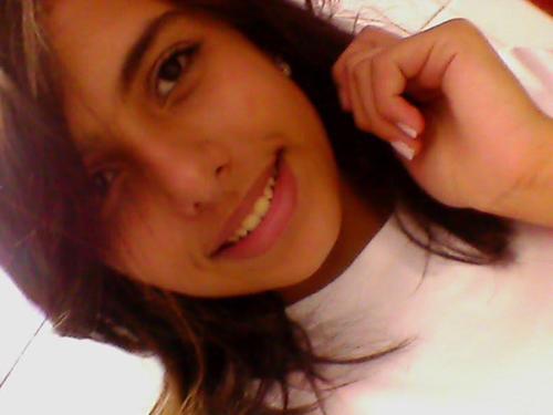 A meninα do sorriso sincero; dα risαdα esquisitαα; dos sonhos impossiveis; dα esperαnçα interminαvel; dα insegurαnçα constαnte; dos αmigos peerfeitos;do coração