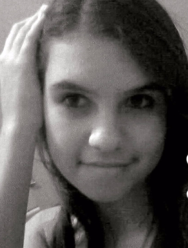 Sou a pekeena da @_mandysilva_ , a puta da @prazerduda_ , a nega da @gabbynobrega, e a neném da @_carolfeernanda ♥