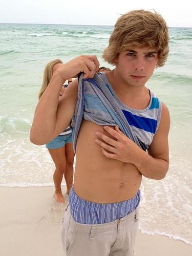 Z_rawshii's profile picture. raw