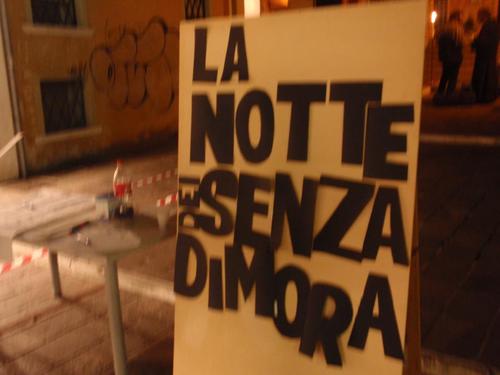 17 Ottobre 2011 ci fu la 1^ Notte a Treviso: dormire in piazza, sotto le stelle, gesto di solidarietà dedicato a chi non ha un tetto sopra la testa.