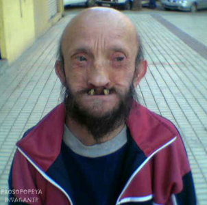 Soy un odontólogo de reputado prestigio. Dibujo sonrisas con mis puñetazos. Deje su dentadura en mis manos. Visitas: lunes a Viernes de 9-20h.