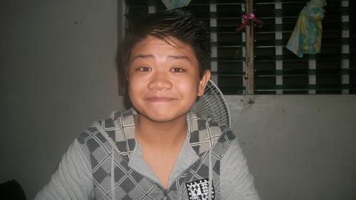 I'm friendly and funny XD follow me and then I follow you back =)