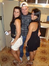 Gosto de sair e curtir a vida.....