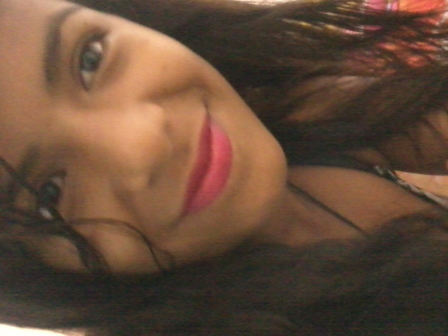 Um sorriso é a melhor maquiagem que uma mulher pode usar.