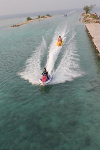 rumahtrip's profile picture. Rumah Batu Trip menyediakan jasa wisata pulau yang murah dengan pelayanan terbaik ke Pulau Seribu dan Karimunjawa. CP : 08978259626 | LINE : syukrisayyid