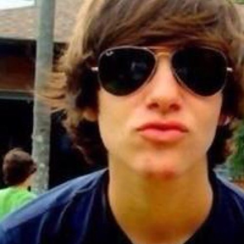 _MartinsDavid's profile picture. Colirio da minha mãe, 17 anos, musica, violão, Deus | Só vou seguir de volta quem avisar.