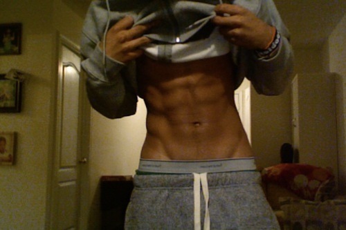 Devonnoto's profile picture. i was born july 2nd 1994, from a rich family in California,  home schooled. if u think im hot tweet 2 me, ill follow u and u follow me.