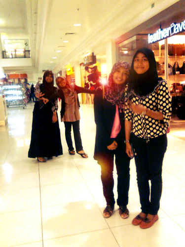15y/o...stay malacca :) smka sharifah rodziah @_@