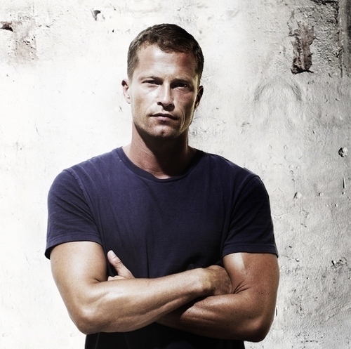 Hier twittert TIL SCHWEIGER und seine BAREFOOT CREW zu aktuellen Ereignissen und Projekten. Sei immer bestens informiert und hautnah dabei. Follow us ...