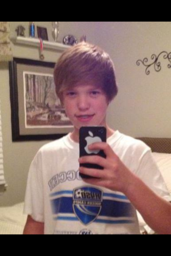 This is a twitter for Elliot's fans(: Warren GreenApples is amazing(: Maybe we can get him to follow us!! 
Go follow him if you haven't!!
@warrengreen7