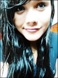 Aquariana ,brava ,complicada ,divertida ,brincalhona ,chorona ,one direction e só ,quer saber mais ?
Follow-me !
