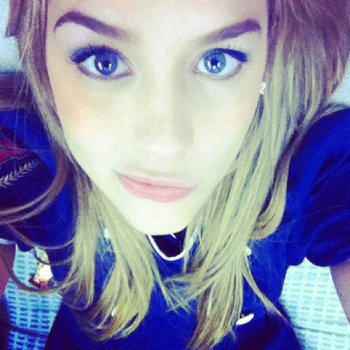 Oi tudo bem ? me segue,sou fofa :3