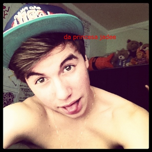 amo a carlosconda bjs. sou super safada, e sou da alé, da gi da mile e do bento. só ;] @WhoIsCarlos é por você meu amor mais sincero s2
follow ?

Follow ?