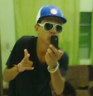 Seguindo em Frente de cabeça Erguida !...... Defeitos todo mundo tem, amigo, você tem também. Perfeito? Me diga quem