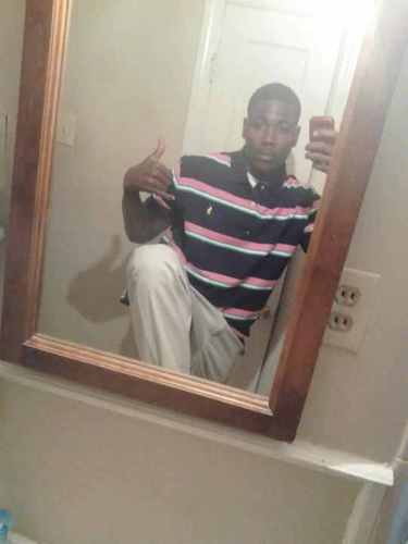 good lookn azz stupid funny azz nigga who loves maken money and knws hw to treat ah women plus im frm 3rd wall south Memphis stand up