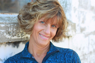 I am a creative soul - loving life with my soul mate of 33 years , 3 awesome kids and 3 darling dogs!