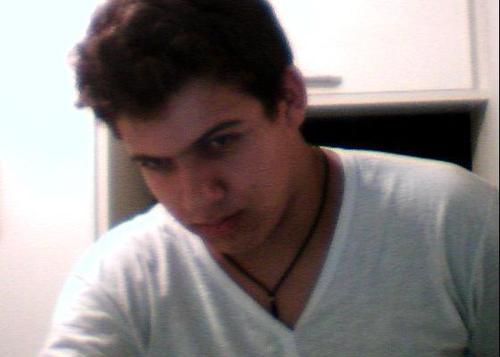Nunca desista vá em frente até acertar, e nunca deixe que o medo impeça de tentar, leve na raça faça oque o coração mandar ♫♫