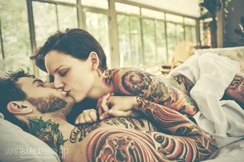 Uribista! Musico y Capitalista! aditcto a los tatuajes!