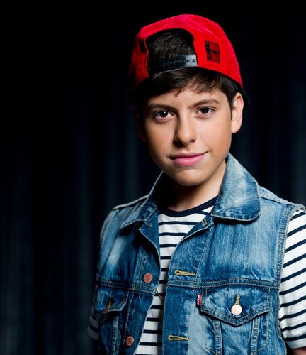 Holiss me llamo nicole tengo 11 a;os 
tengo  ídolas y ídolos algunos de ellos son: justin selena etc