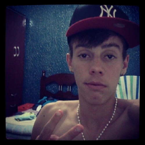 Apenas um mlki feliz brincando com sua bola e correndo atraz de seus sonhos !!  #ALEGRIA & #OUSADIA