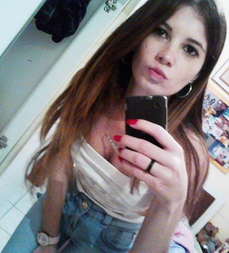 16 anos; São Paulina com orgulho; Chata; Ciumenta; Preguiçosa. Eu sou assim, e não vou mudar meu jeito por você. Não gostou? Foda-se.