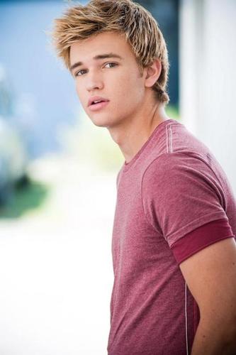Hii!We are fans of House of Anubis, follow us, we follow back .. target 50 () 100 () 150 () 200  ...