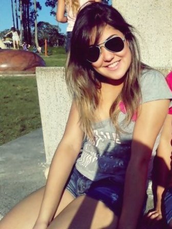 Sou aquela que a cada dia aprende mais com a vida, que sonha, corre atrás e não desiste nunca! Sigam! *-*