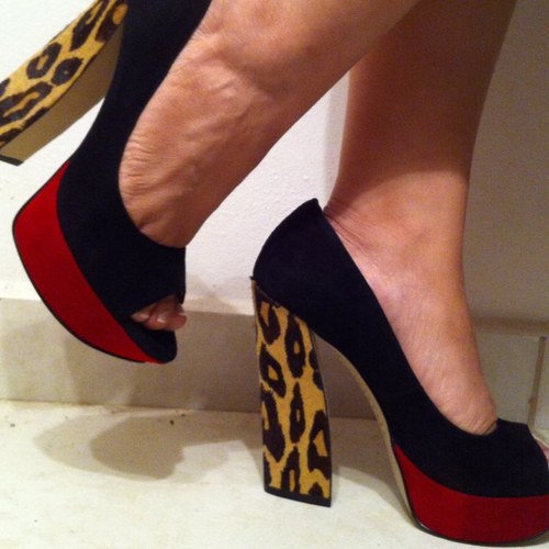 FrasesGuru's profile picture. Mother, Wife, Sister, Dancer, Teacher, Scientist, Wonder Woman. Follow Me and RT.