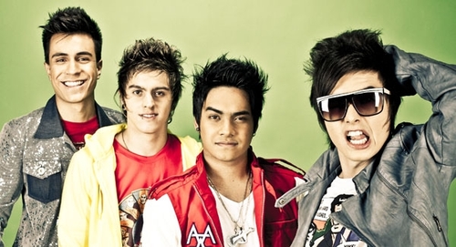 Meu amoor por vcs é allem do Infinito .. Um diia vou acorda e esta do seus Lados @pelanzarestart, @kobarestart , @pelurestart & @thomasrestart !!