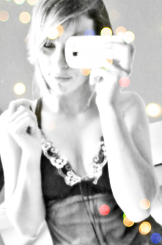 Estressada, palhaciinha, feliiz do meu jeito, folgada, fofa: o que eu sou depende de vc...minhas atitudes sao refleexo das suas.
Follow me!