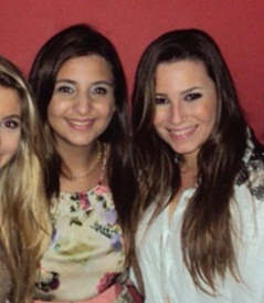 Eu acordo com um mau humor, mais depois vem um sorriso no rosto,é quando eu lembro de vocês minhas 2 razões   @alexiapires e @_yasmanso