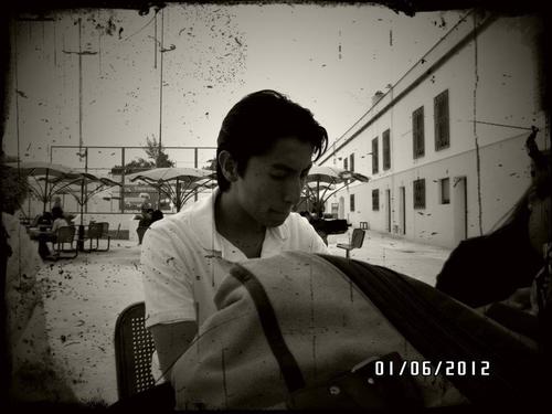 jona_m593's profile picture. Profesionista, independiente.