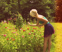 Country to the core! Just give me a southern gent with a truck and I'm yours.
~Blonde hair & blue jeans~
#teamfollowback