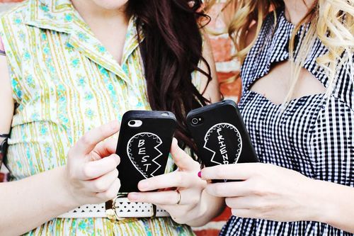 DeffBFFS's profile picture. 140 characters of true bestfriend shit.