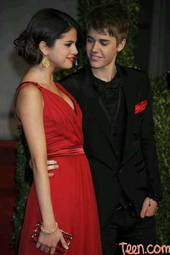 if u luv the biebs i will tweet pics n info about jb,if u follow me i will follow back:)