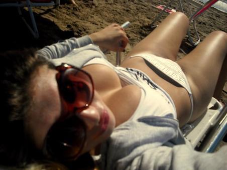 Soy una niña buena, hago todo lo que me digan ;) Bueno aveces, solo cuando me conviene3, y a ti te conviene seguirme.