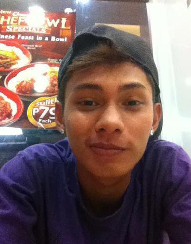 :D im so very very happy .
 ( http://t.co/RDeuwBNVlU )
add me on my FB account .