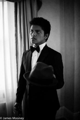 I love... music, tweeting, laughing, singing, living, loving, writing, joking, jumping, playing, Taylor Swift, Bruno Mars, dreaming, etc. etc. :)