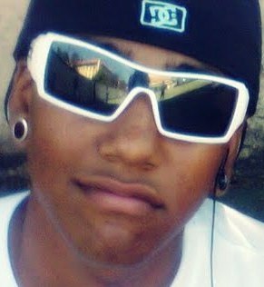 Eu vou te dar o papo fella
Por que malandro não manda recado fella
Fica esperto fella, de olho aberto fella
Se for correr, corre pelo certo fella