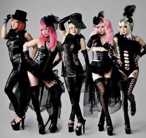 Dj EMI を始め Dancer's の YUI , PINK , KEI , KANACOからなる GOGO DANCE,POLE DANCEをメインとした数少ないDJ×DANCER SETのハイクオリティな演出で九州から各地のイベントに出演中。