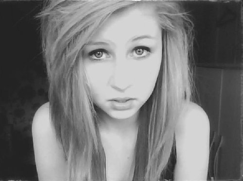 ~useless at describing myself, i like ben howard and jamie ryan dee~