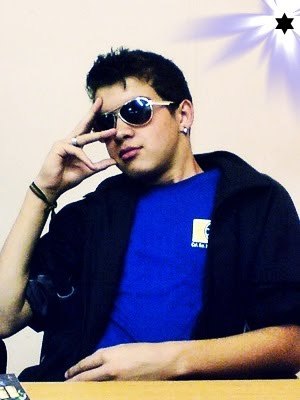 Sou solteiro tenho 19 anos  moro com amigos ,  sou Simpatico Humilde ,tenho hetica etc...