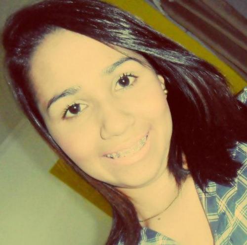 uma garota decidida,cheia de sonhos e esperança, e principalmente uma garota #DIFERENCIADA! e isso tudo graças a #Deus... I'm crazy for Jesus!