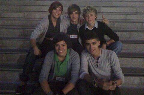 1/∞ Directioner (liam me sigue en mi cuenta personal) *Niall comio la otra parte de mi bio*