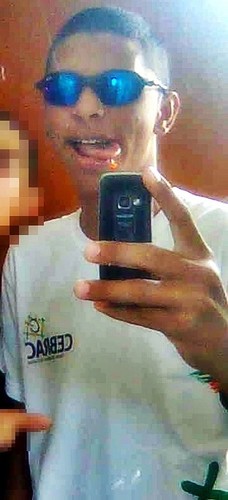 Sou rico,bonito, muito bem-sucedido e muito engraçado, meu único defeito é que sou mentiroso